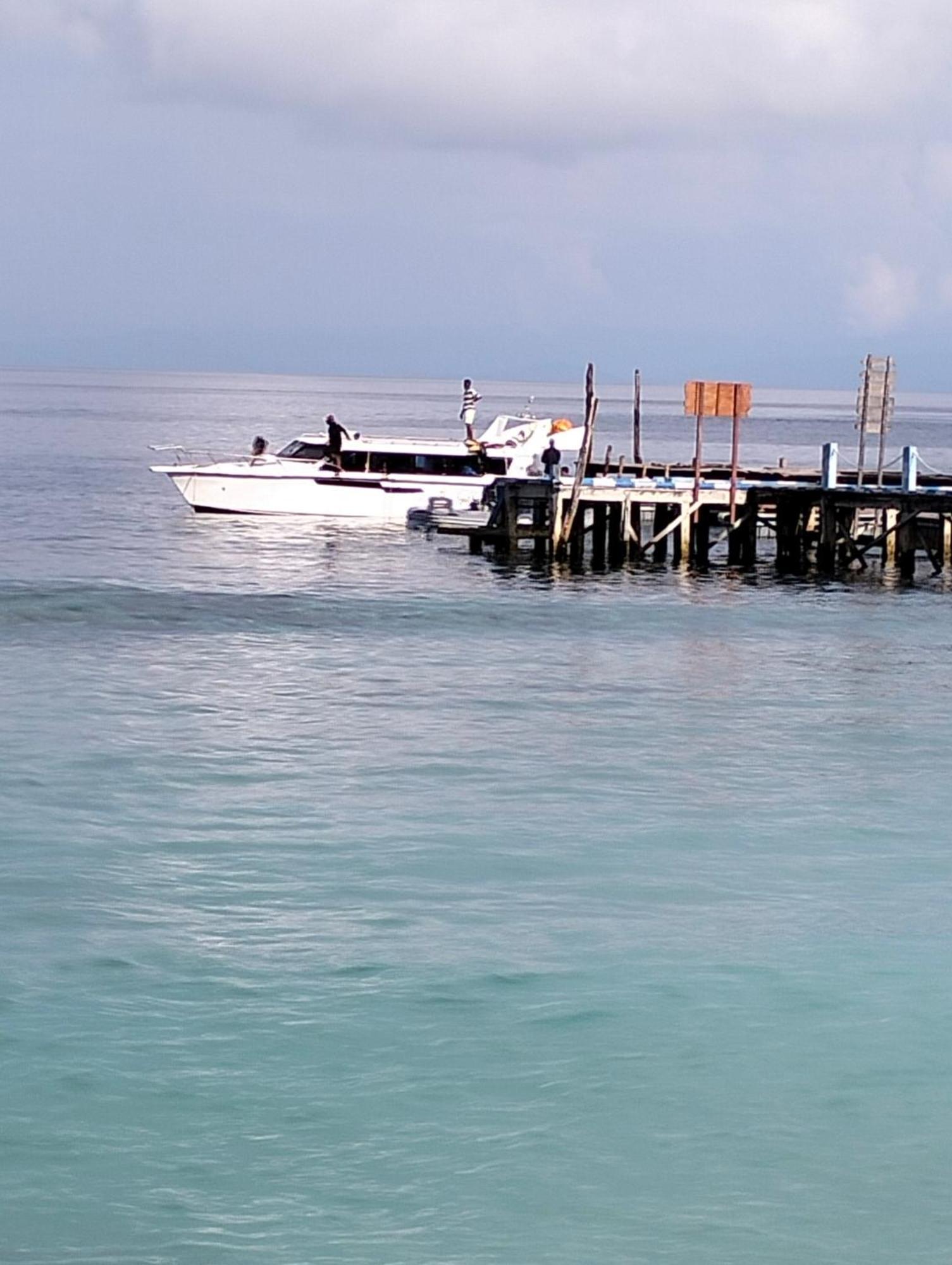 Bruno Raja Ampat Homestay Pulau Mansuar Exterior foto